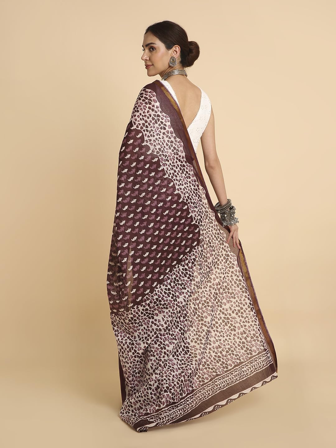 Vasthrlay Classic Saree with elegant ethnic and printed styling
