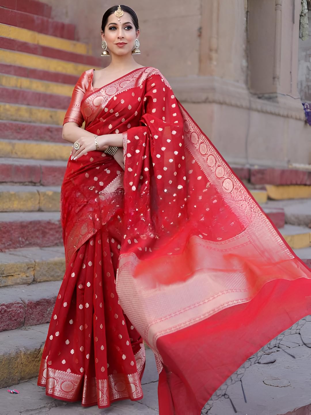 Vasthrlay Ethnic Classic Saree with decorative traditional design