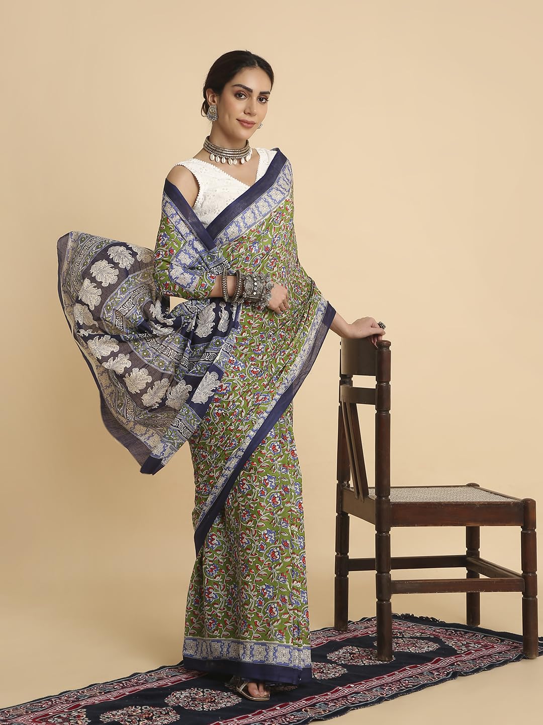 Vasthrlay Ethnic Classic Saree with decorative printed design