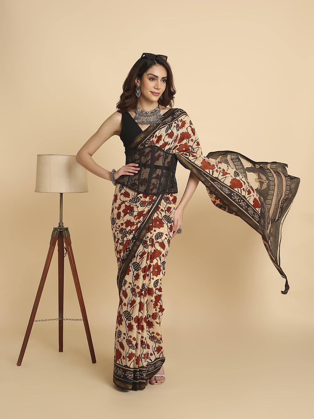 Vasthrlay Ethnic Classic Saree with decorative printed design