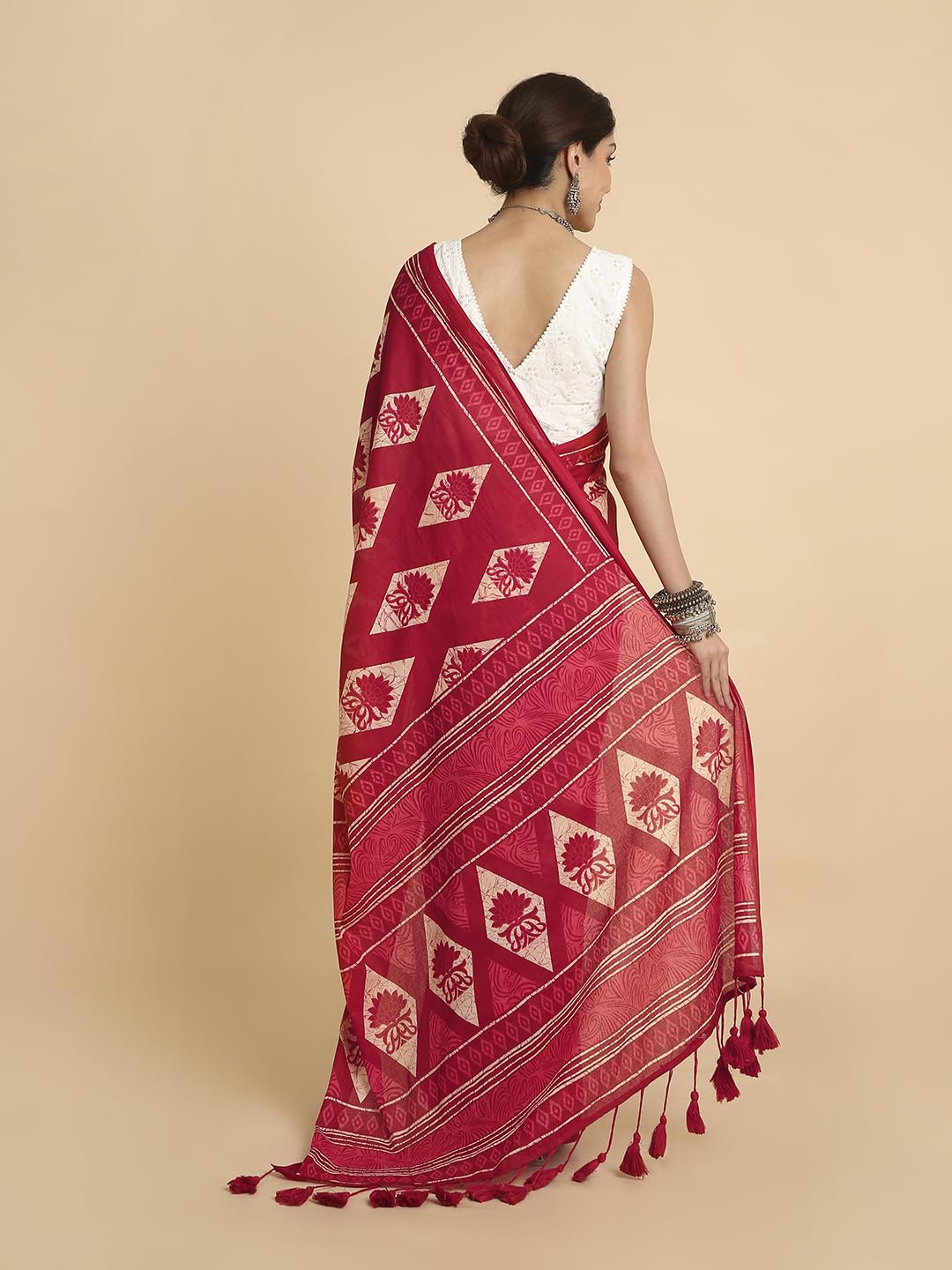 Vasthrlay Classic Saree with elegant ethnic and printed styling
