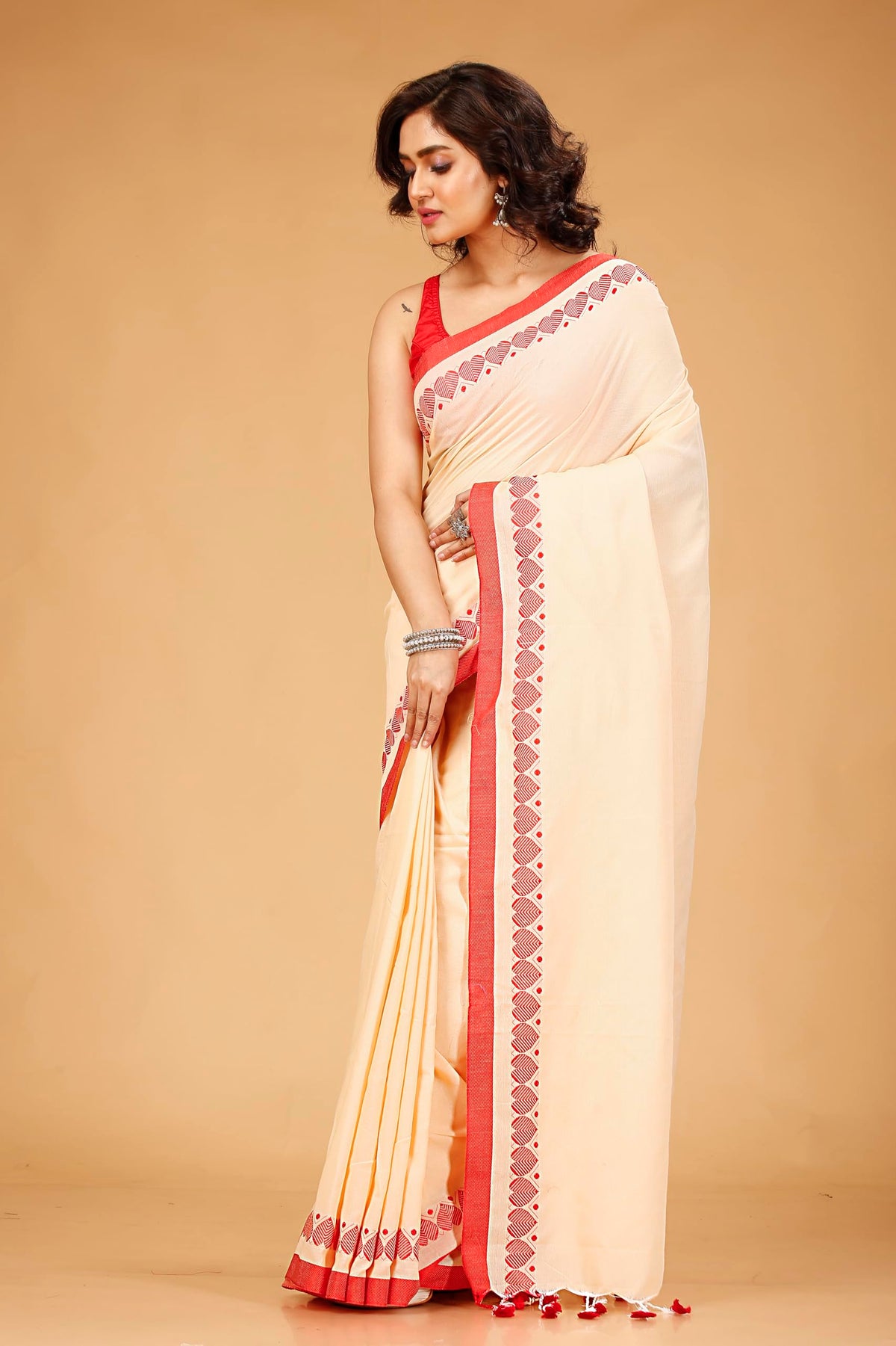 Vasthrlay Handloom Classic Saree with decorative traditional design