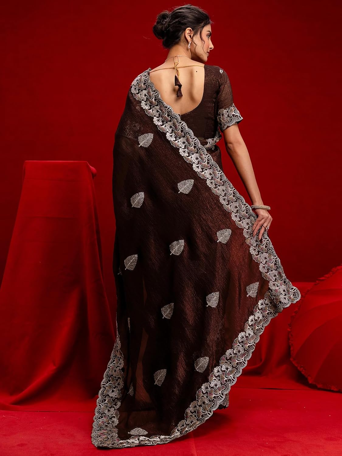 Vasthrlay Green Traditional Saree with elegant banarasi styling