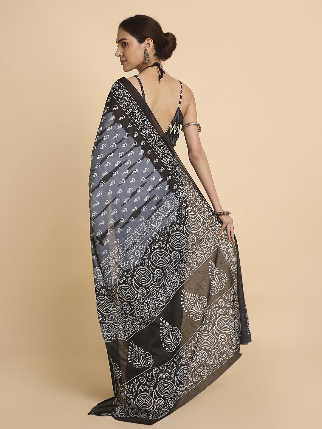 Vasthrlay Classic Saree with elegant ethnic and printed styling
