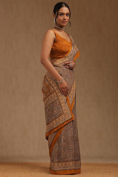 Vasthrlay Ethnic Classic Saree with decorative Traditional design