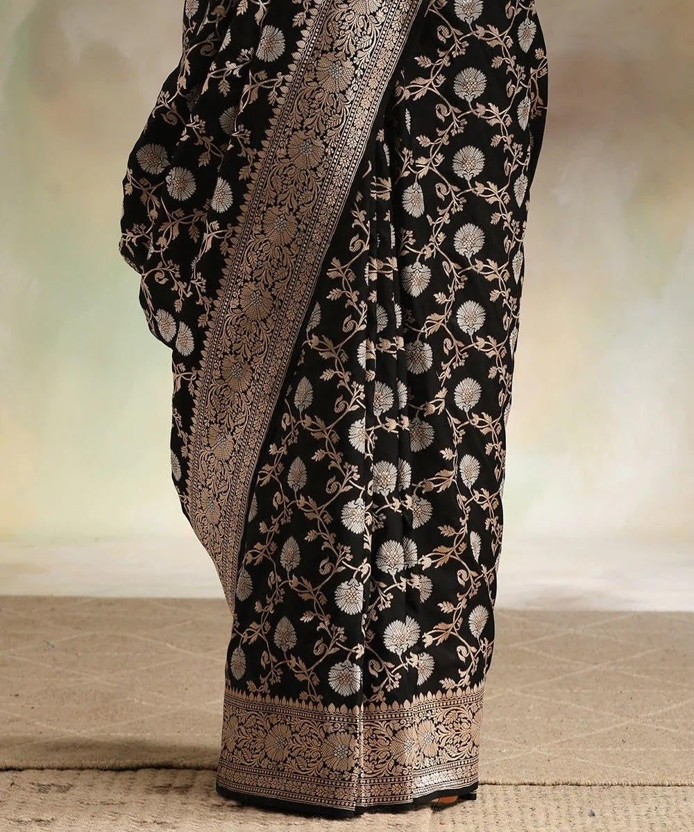 Vasthrlay Classic Traditional Saree with elegant kanjivaram styling