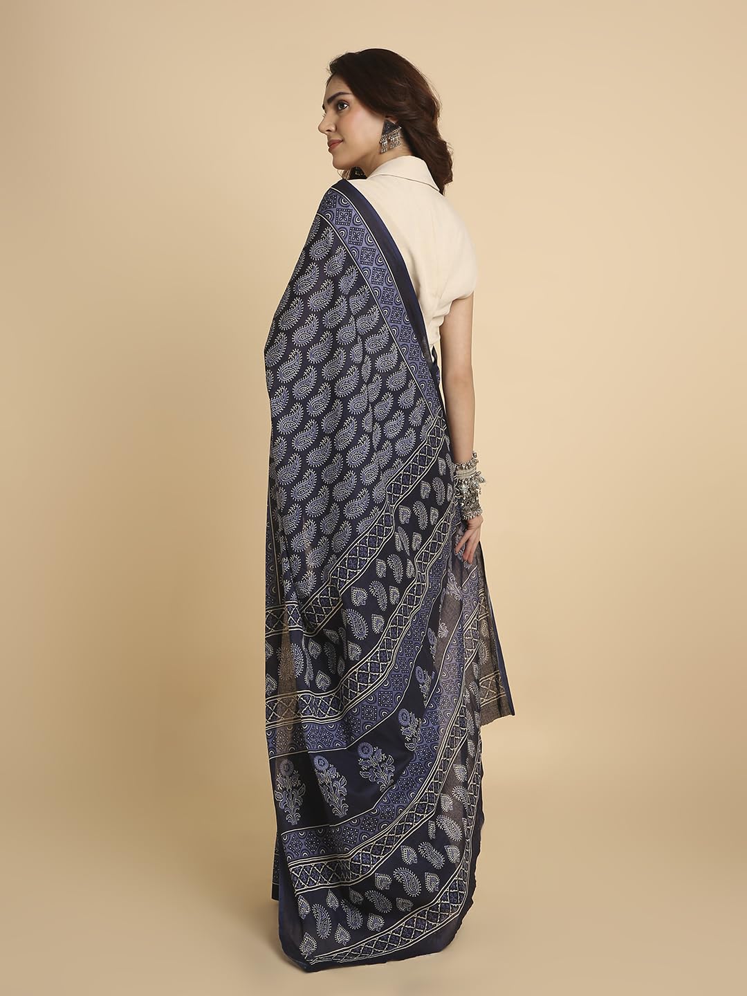 Vasthrlay Classic Saree with elegant ethnic and printed styling