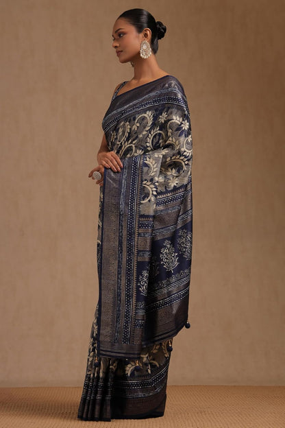 Vasthrlay Ethnic Classic Saree with decorative Print design