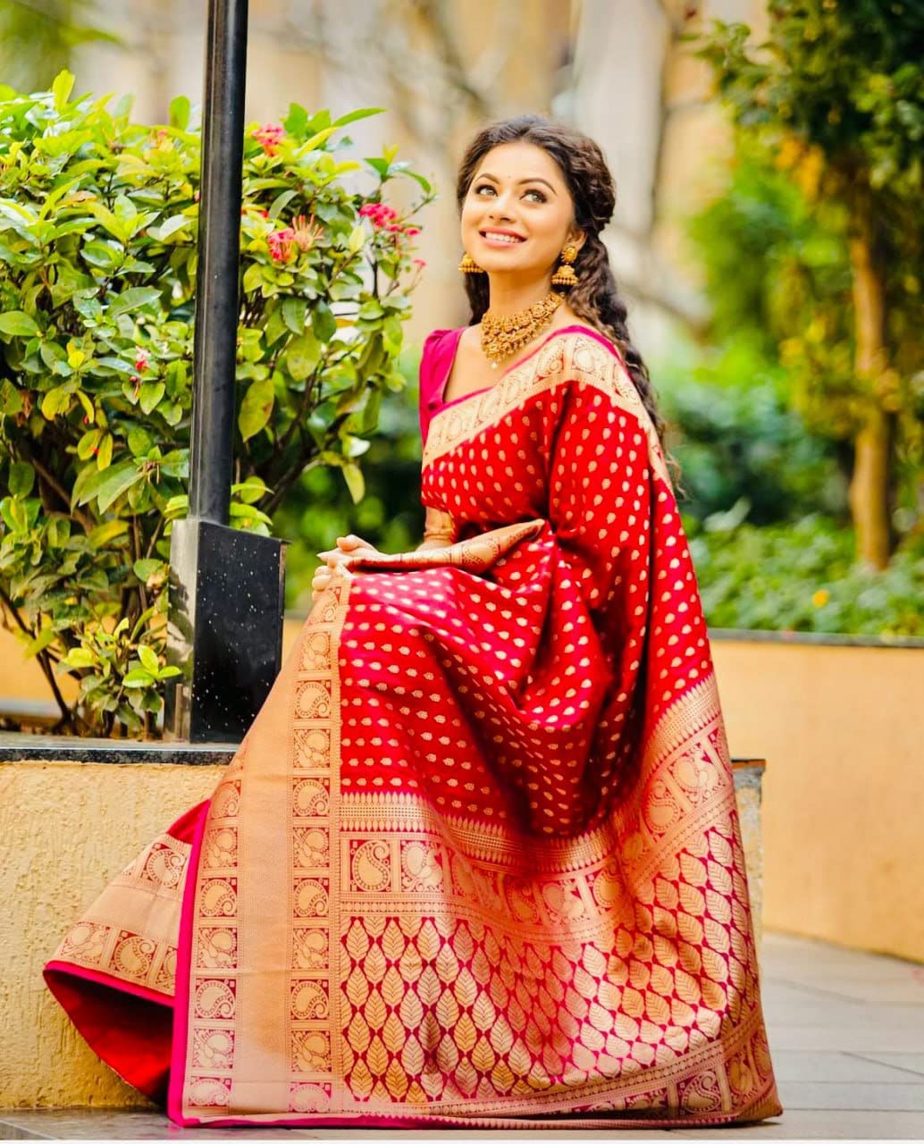 Vasthrlay Classic Traditional Saree with elegant kanjivaram styling