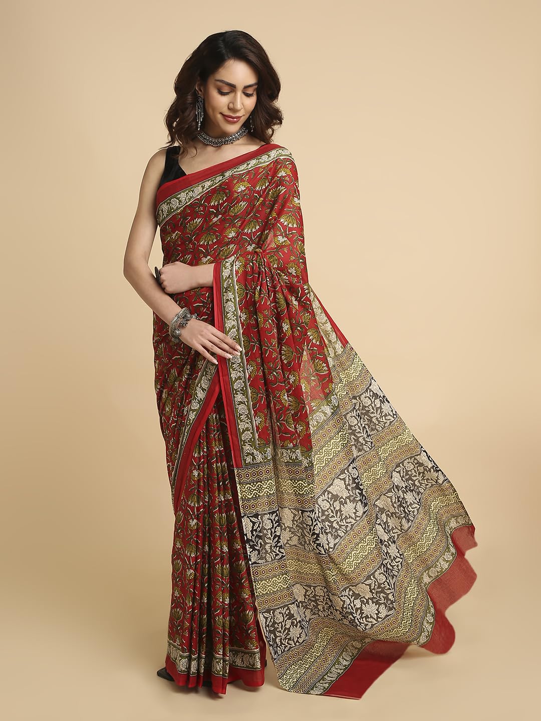 Vasthrlay Printed Saree in Classic with refined ethnic ethnic appeal
