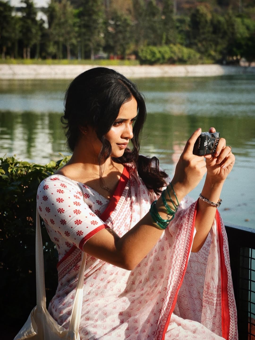 Vasthrlay Traditional Saree in Classic with refined ethnic appeal