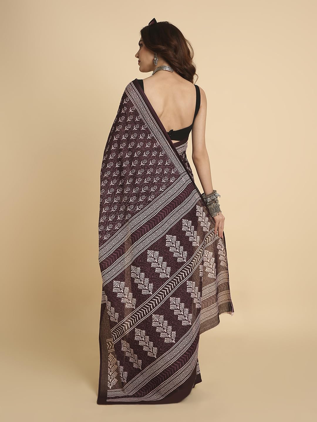 Vasthrlay Classic Saree with elegant ethnic and printed styling