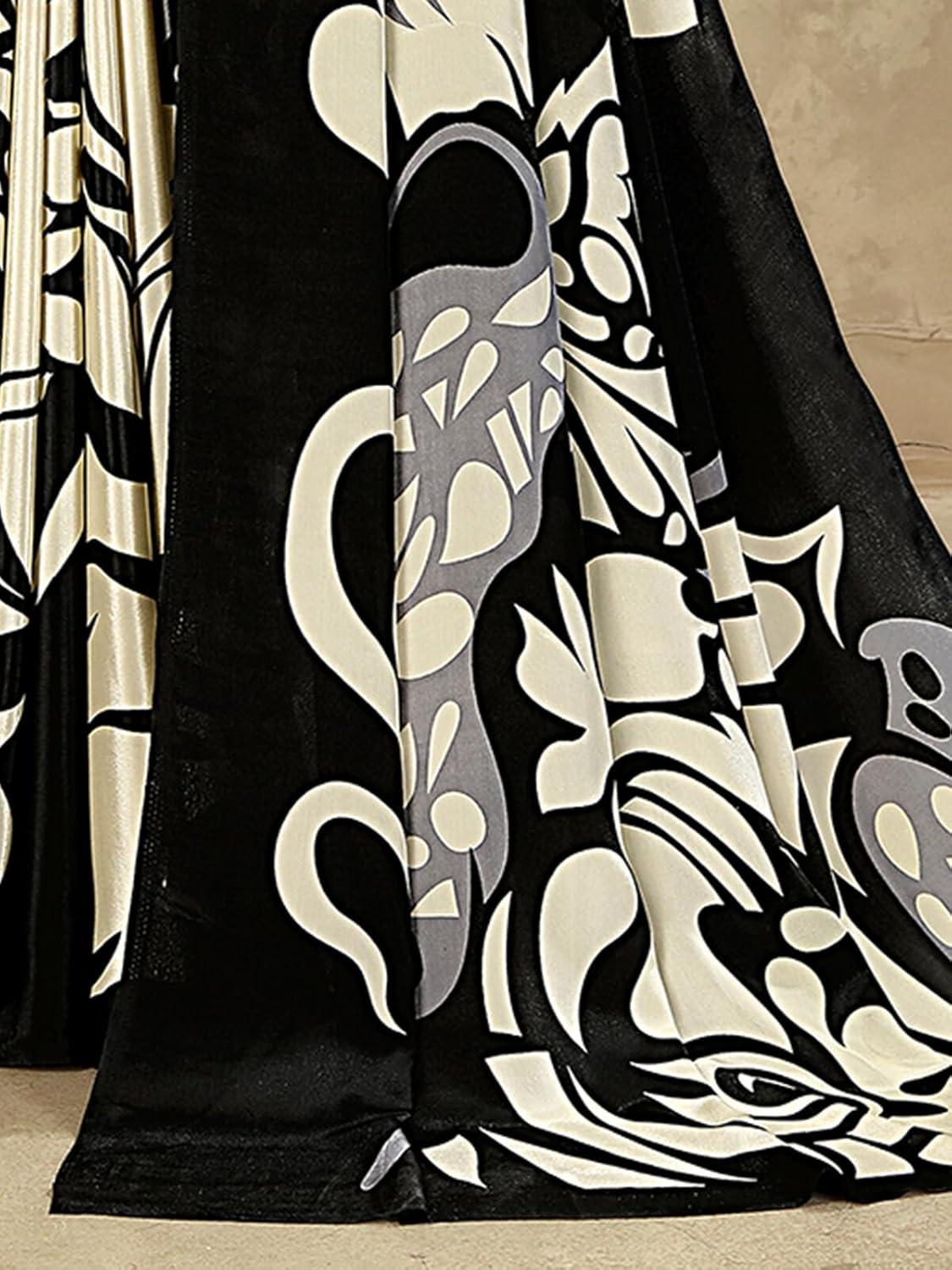 Vasthrlay Printed Saree in White with refined ethnic appeal