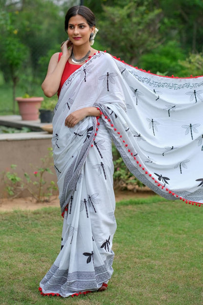Vasthrlay Ethnic Classic Saree with decorative Traditional design