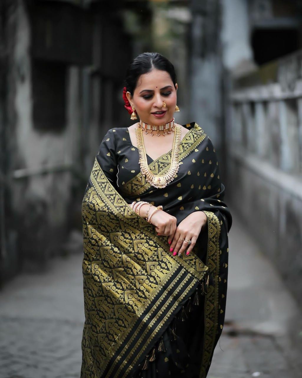Vasthrlay Traditional Saree in Classic with refined kanjivaram ethnic appeal