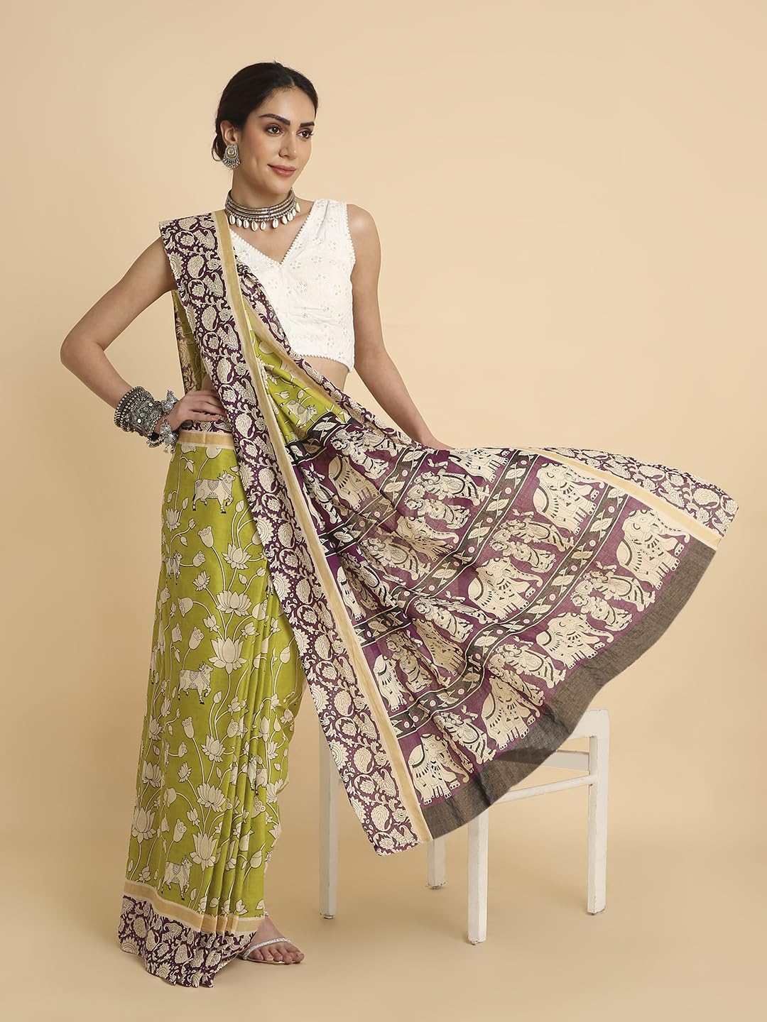 Vasthrlay Ethnic Classic Saree with decorative printed design