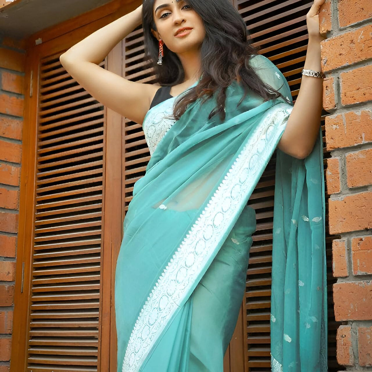 Vasthrlay Traditional Saree in Classic with refined jacquard ethnic appeal