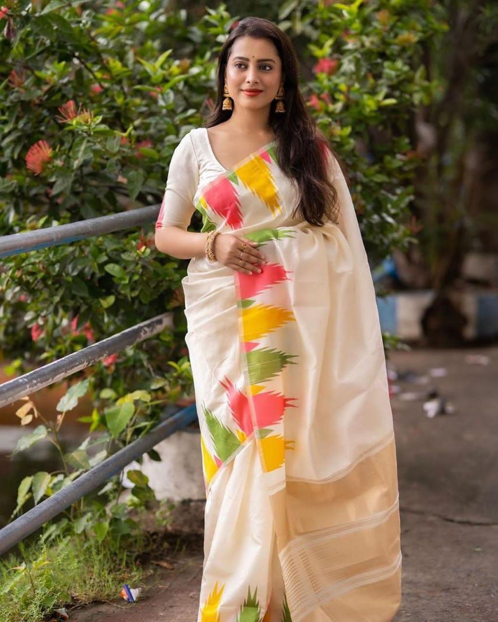 Vasthrlay Kanjivaram Classic Saree with decorative traditional design