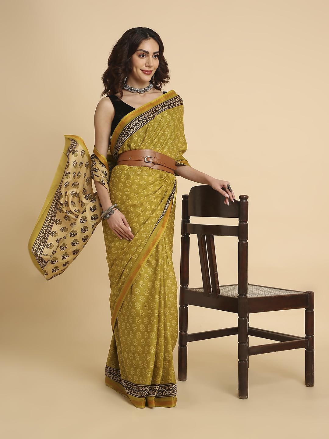 Vasthrlay Ethnic Classic Saree with decorative printed design