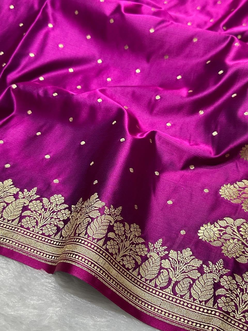 Vasthrlay Traditional Saree in Classic with refined ethnic appeal