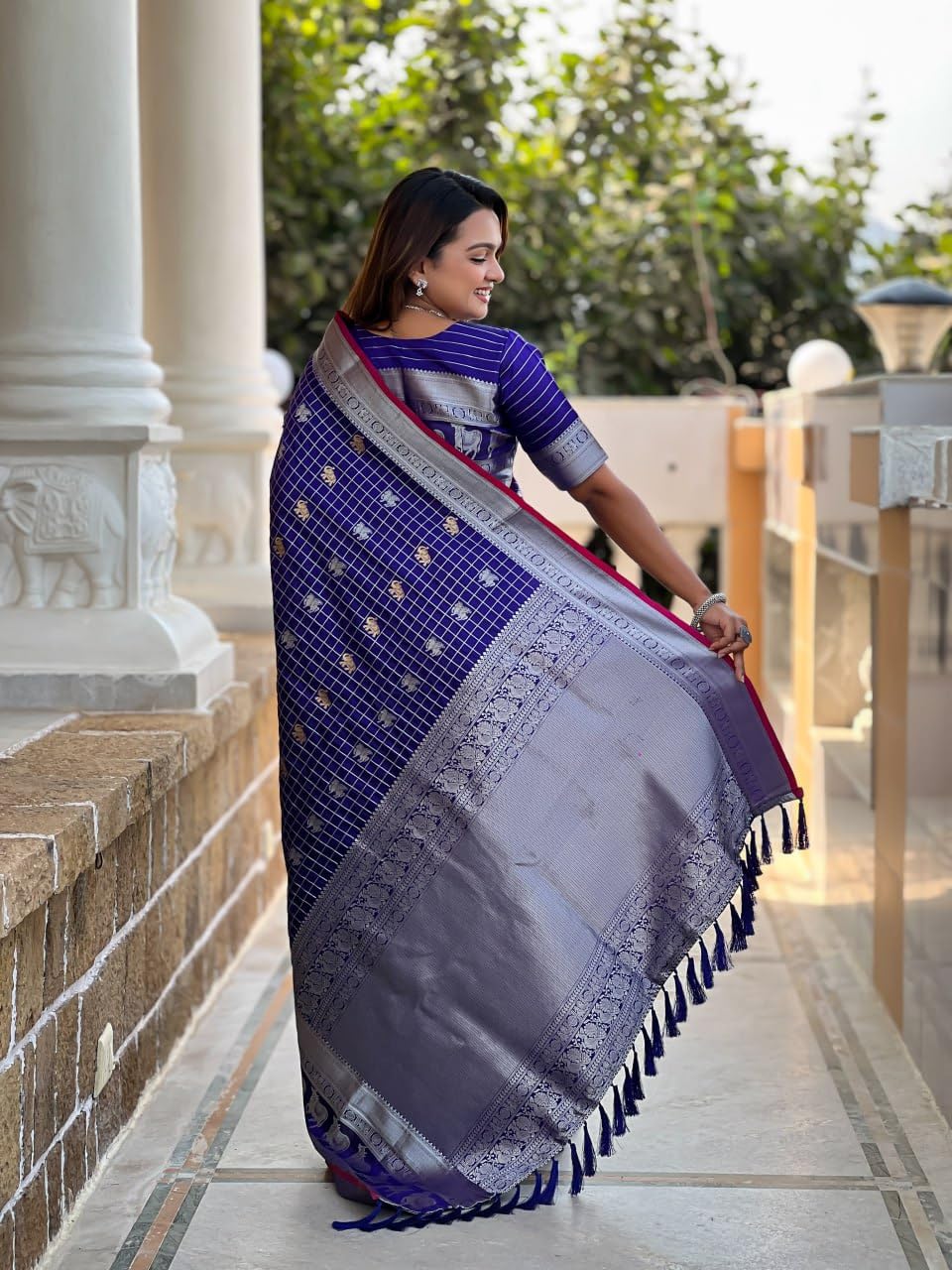 Vasthrlay Classic Traditional Saree with elegant kanjivaram styling