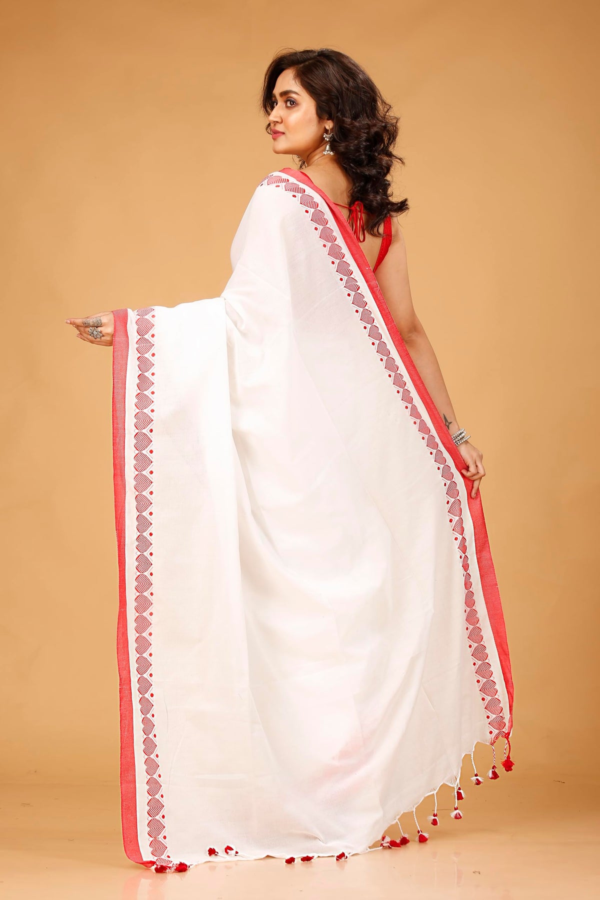 Vasthrlay Classic Traditional Saree with elegant handloom styling