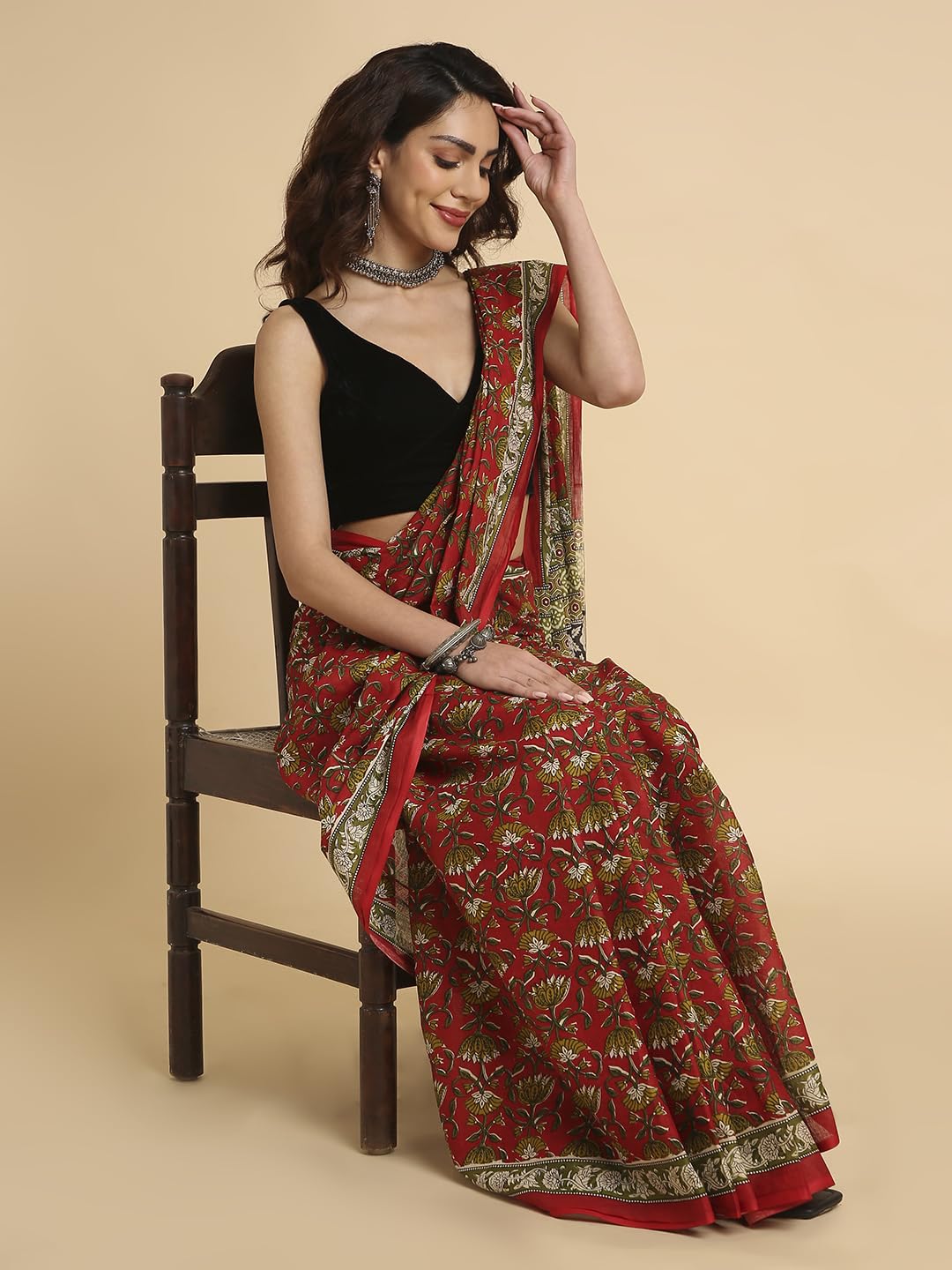 Vasthrlay Ethnic Classic Saree with decorative printed design
