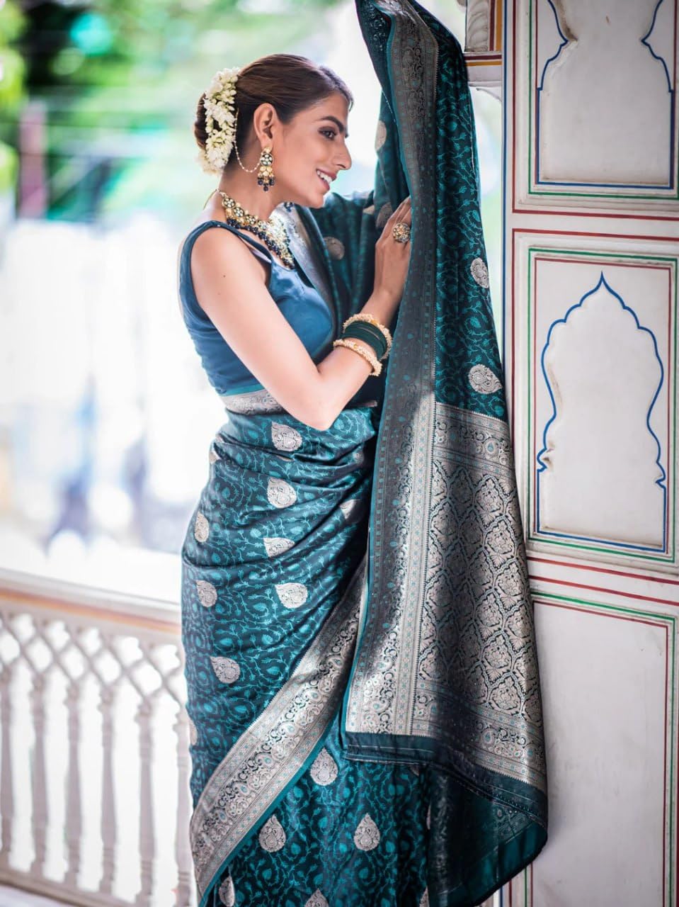 Vasthrlay Classic Traditional Saree with elegant ethnic styling
