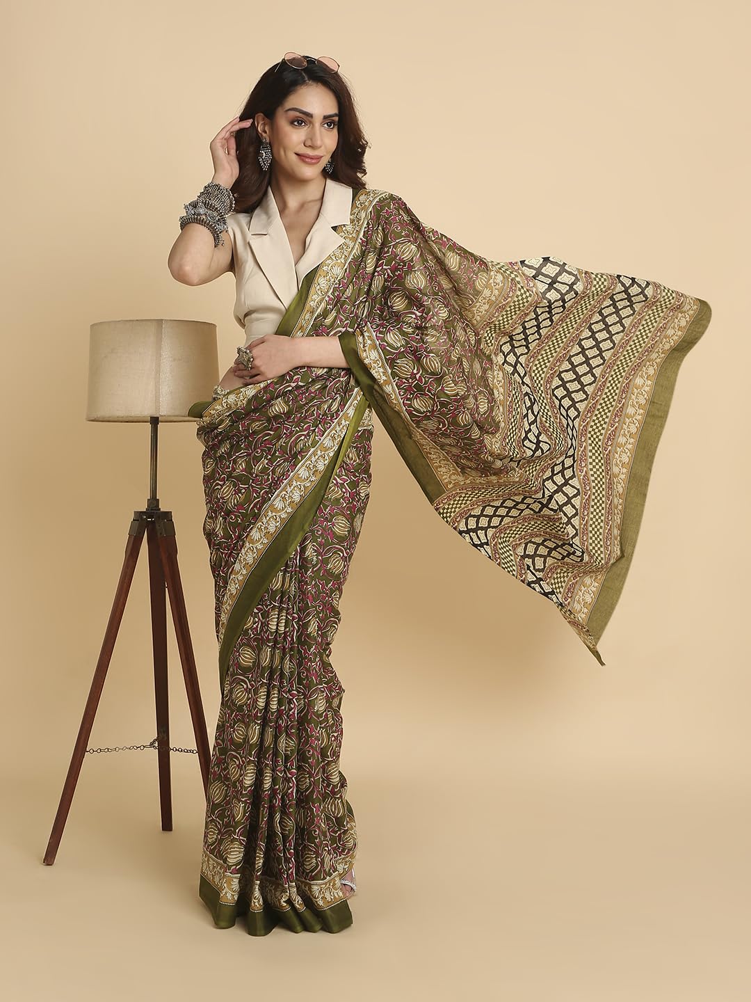 Vasthrlay Ethnic Classic Saree with decorative printed design