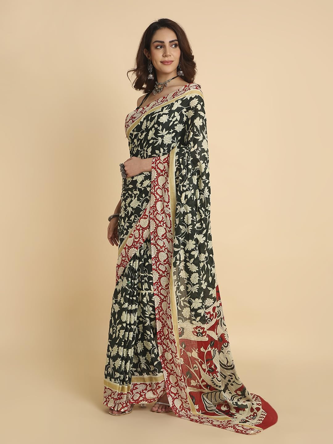 Vasthrlay Printed Saree in Classic with refined ethnic ethnic appeal