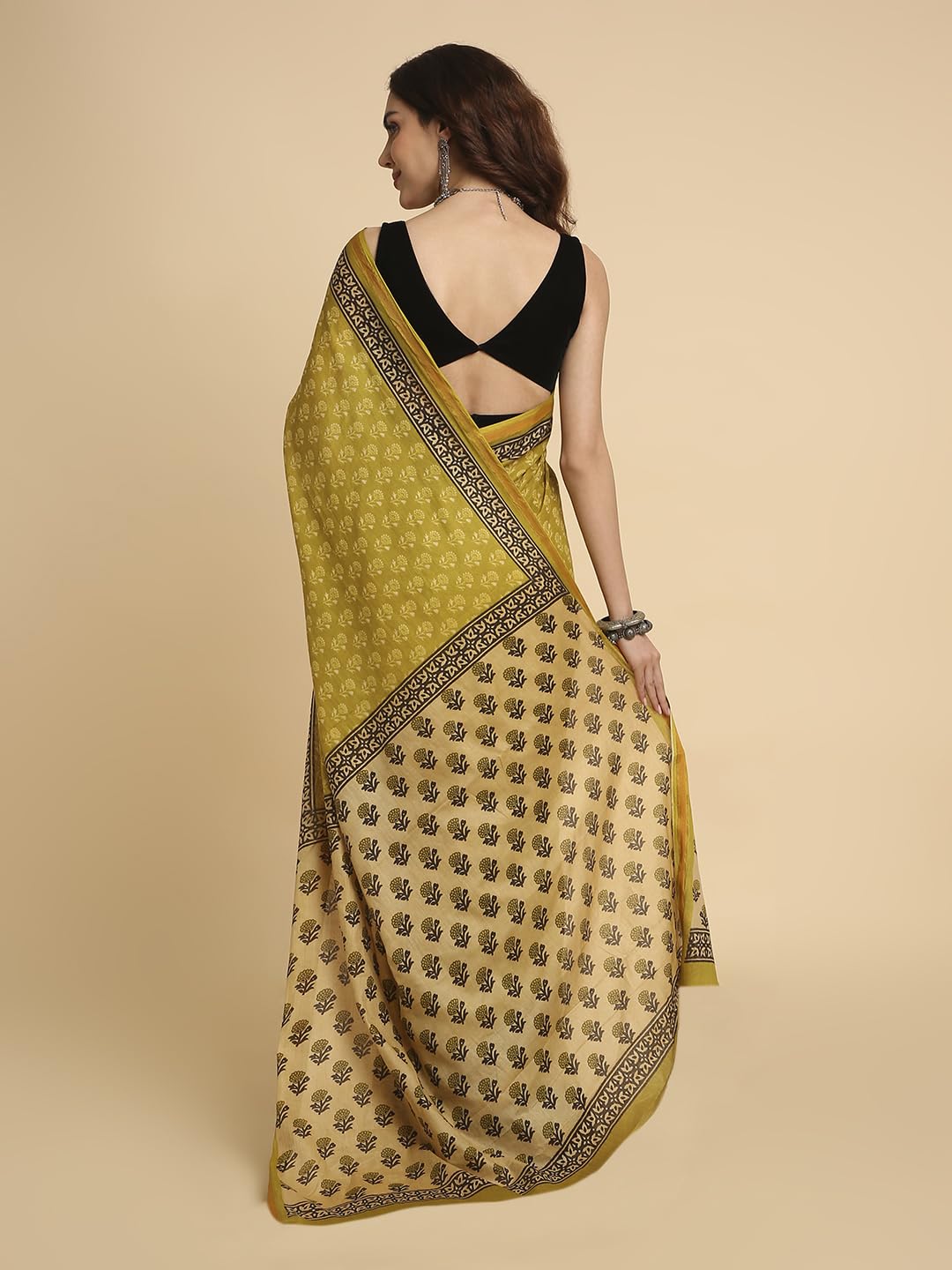 Vasthrlay Classic Saree with elegant ethnic and printed styling