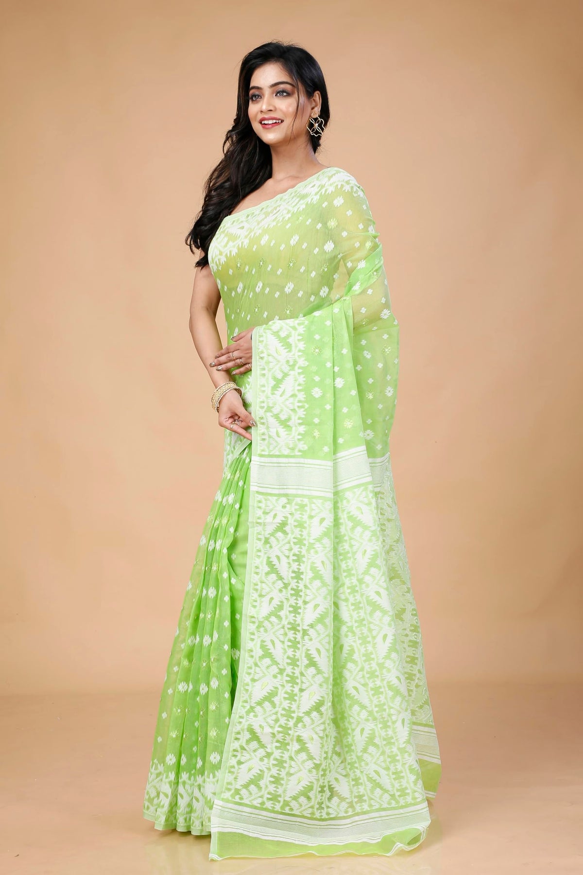 Vasthrlay Classic Traditional Saree with elegant Ethnic styling