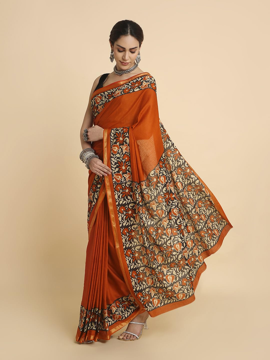 Vasthrlay Printed Saree in Classic with refined ethnic ethnic appeal
