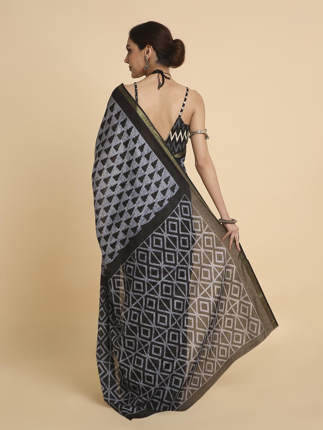 Vasthrlay Classic Saree with elegant ethnic and printed styling