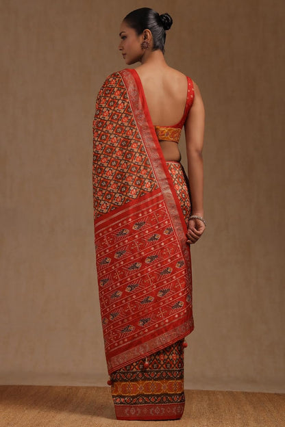Vasthrlay Classic Traditional Saree for wedding and party wear styling