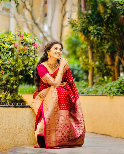 Vasthrlay Traditional Saree in Classic with refined kanjivaram ethnic appeal