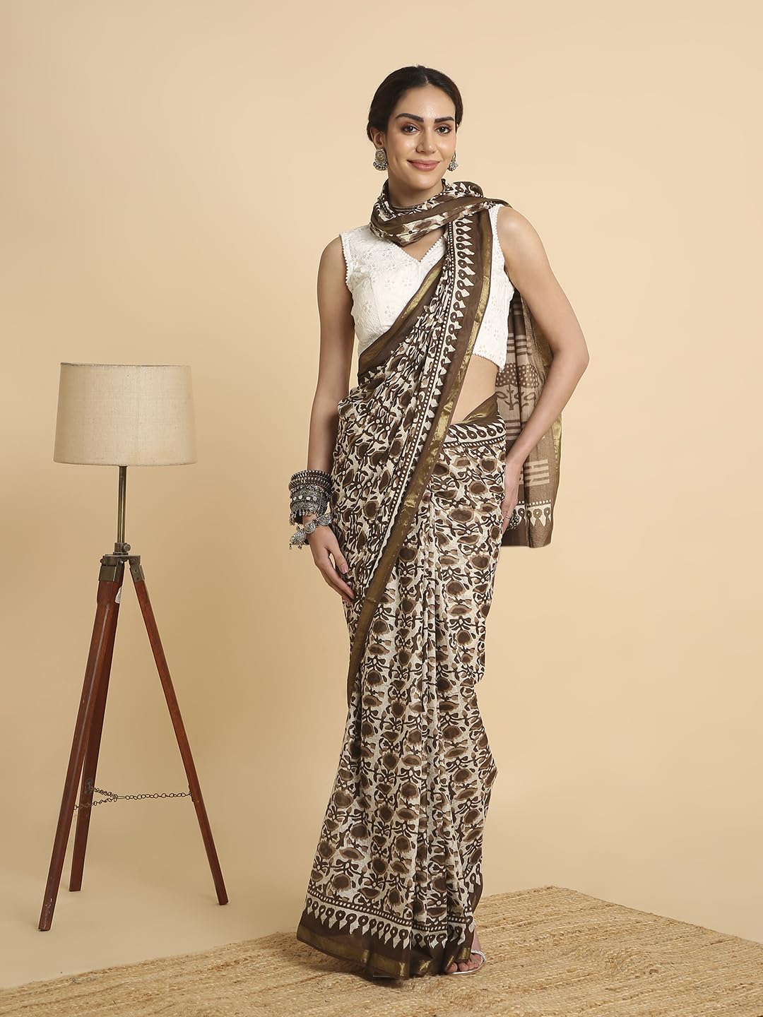 Vasthrlay Ethnic Classic Saree with decorative printed design