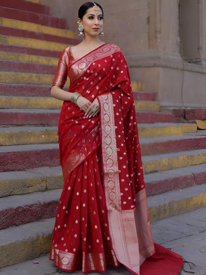 Vasthrlay Traditional Saree in Classic with refined ethnic ethnic appeal