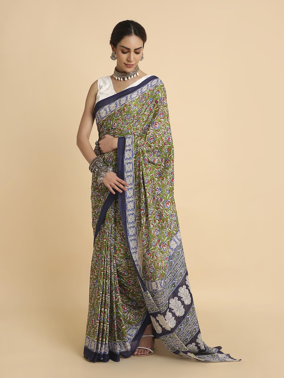 Vasthrlay Printed Saree in Classic with refined ethnic ethnic appeal