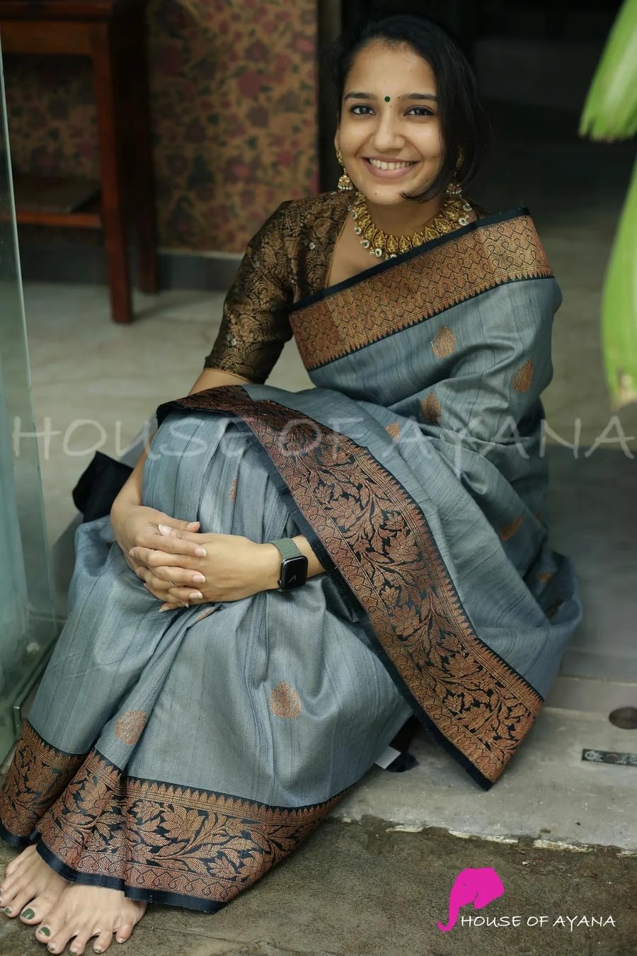 Vasthrlay Ethnic Classic Saree with decorative traditional design