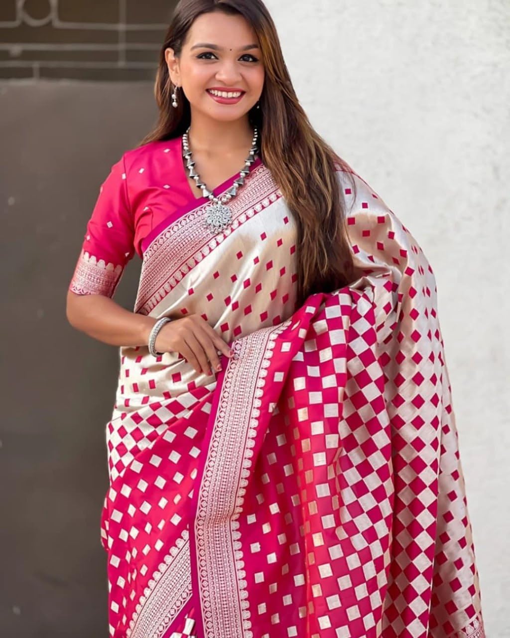 Vasthrlay Traditional Saree in Classic with refined kanjivaram ethnic appeal