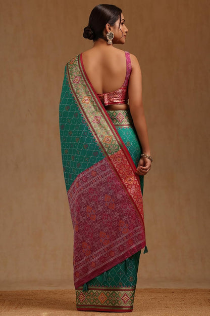 Vasthrlay Traditional Saree in Fuchsia with refined ethnic appeal