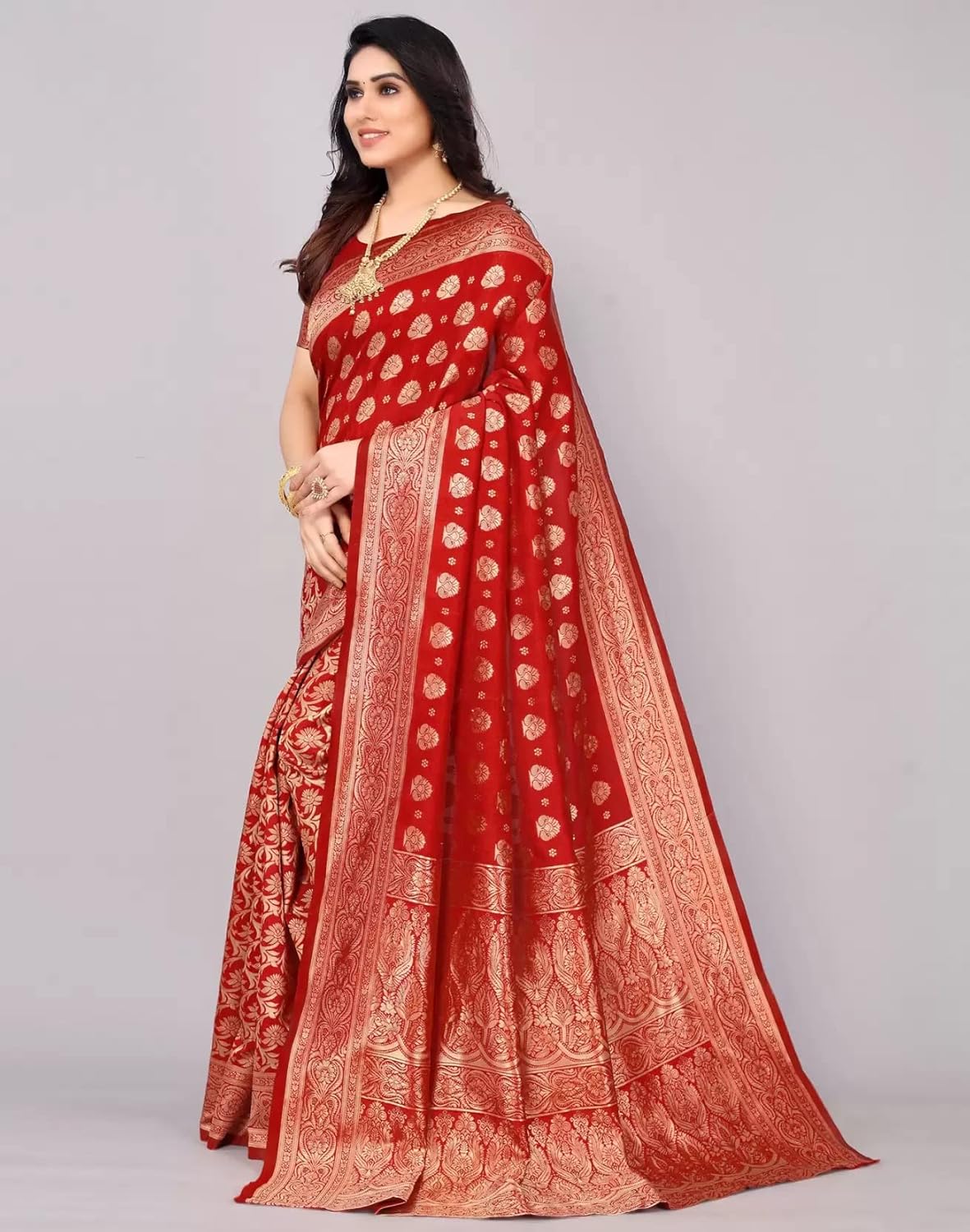Vasthrlay Ethnic Saree with traditional design