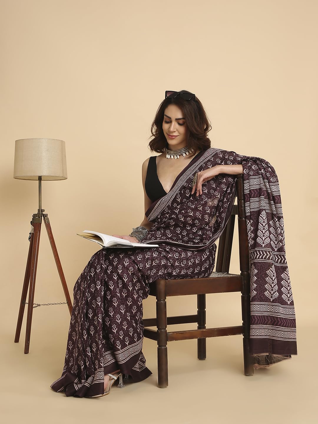 Vasthrlay Ethnic Classic Saree with decorative printed design
