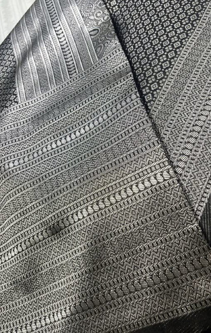 Vasthrlay Traditional Saree in Black with refined kanjivaram ethnic appeal