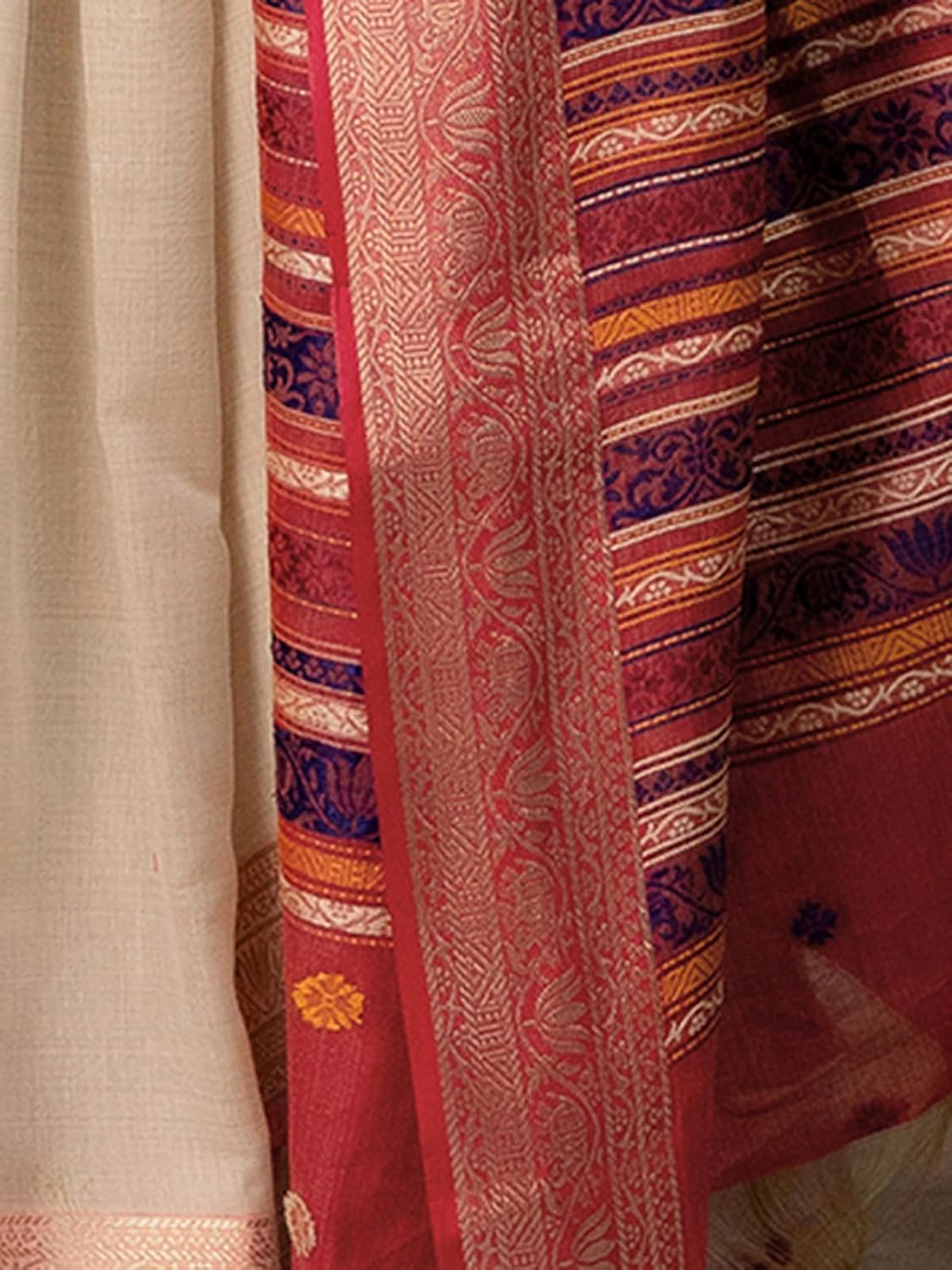 Vasthrlay Traditional Saree in Classic with refined ethnic appeal