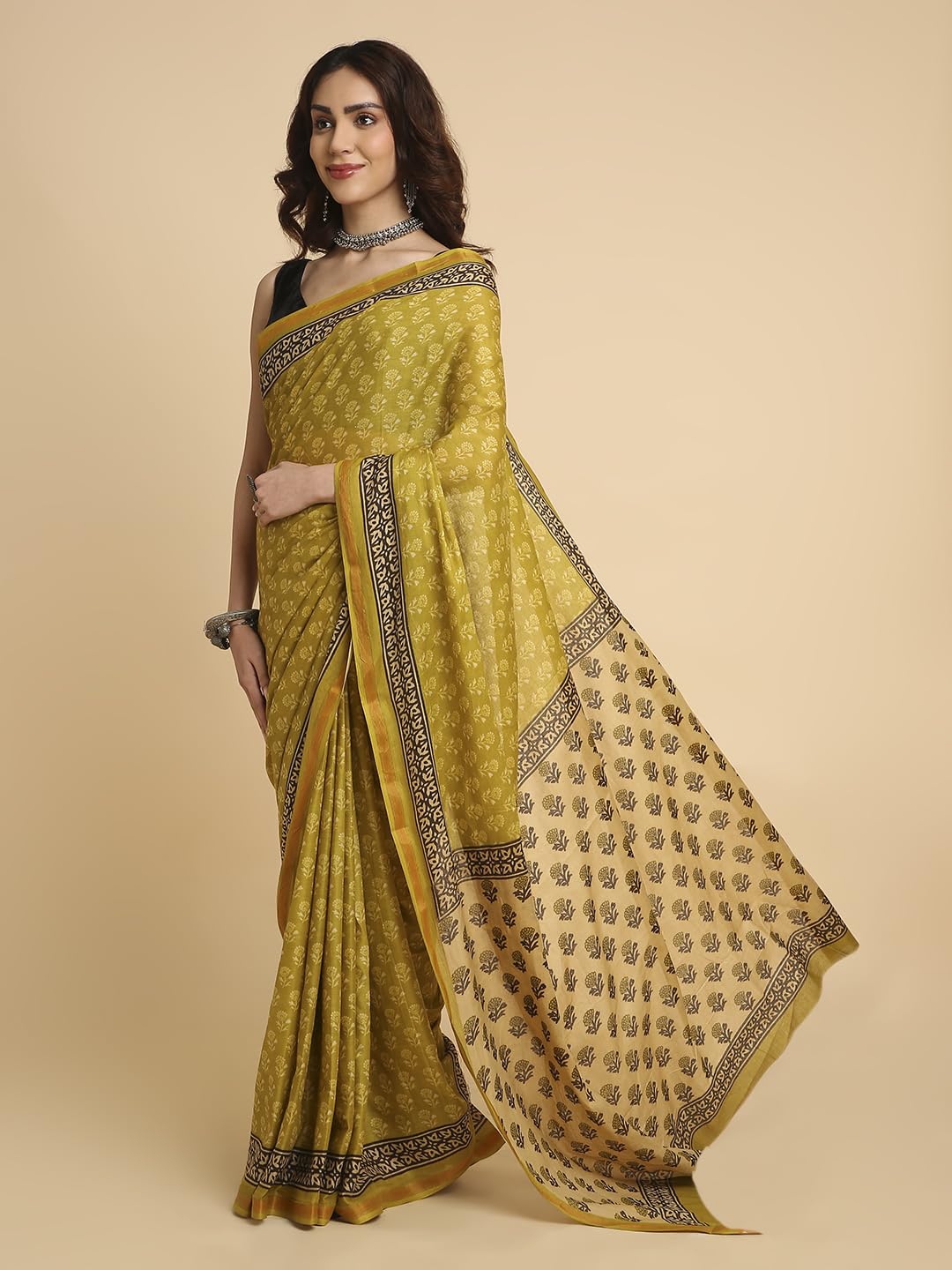 Vasthrlay Printed Saree in Classic with refined ethnic ethnic appeal