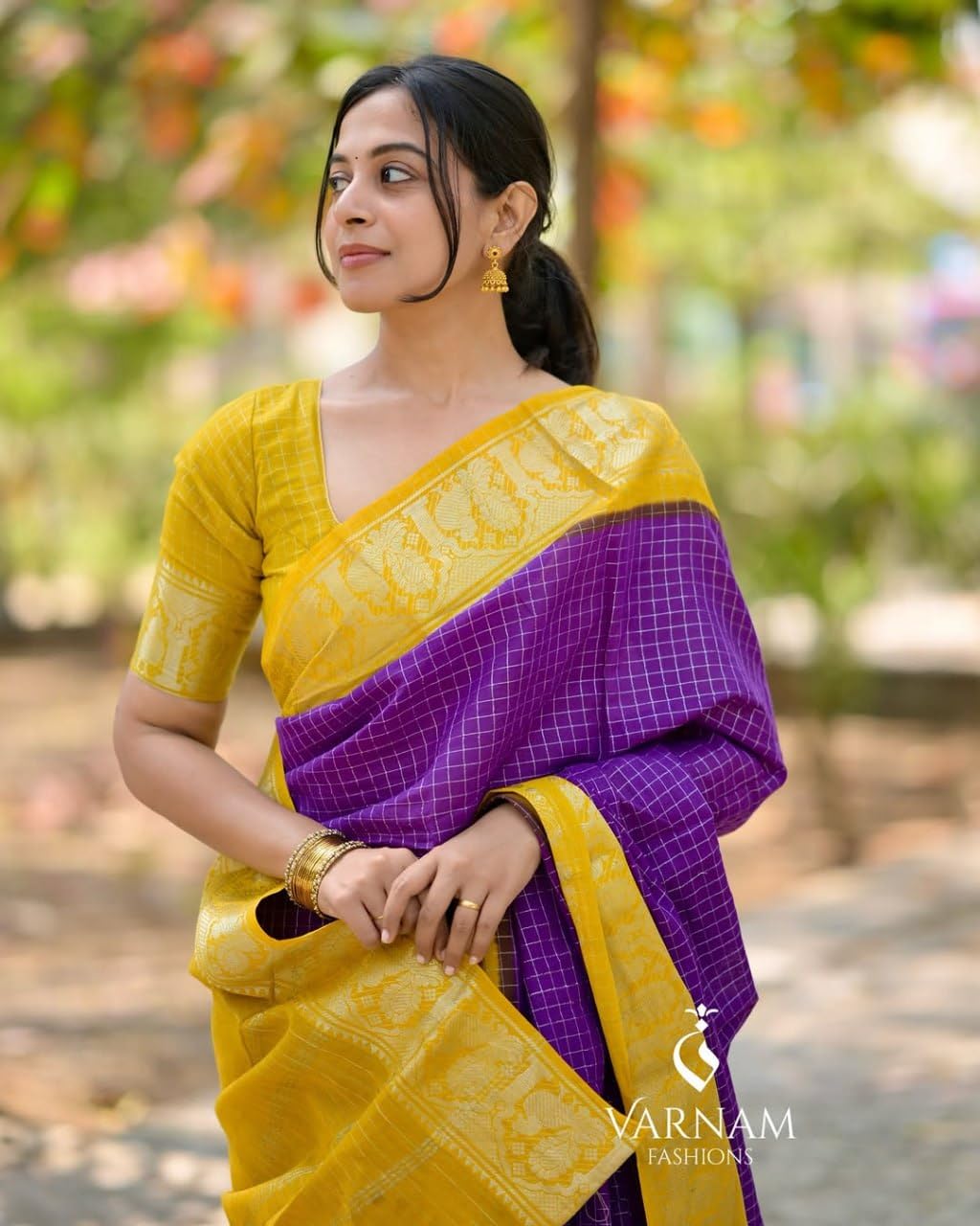 Vasthrlay Traditional Saree in Classic with refined kanjivaram ethnic appeal