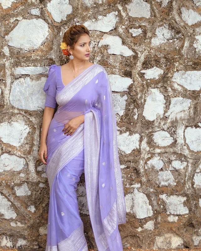 Vasthrlay Classic Border Saree with elegant kanjivaram styling