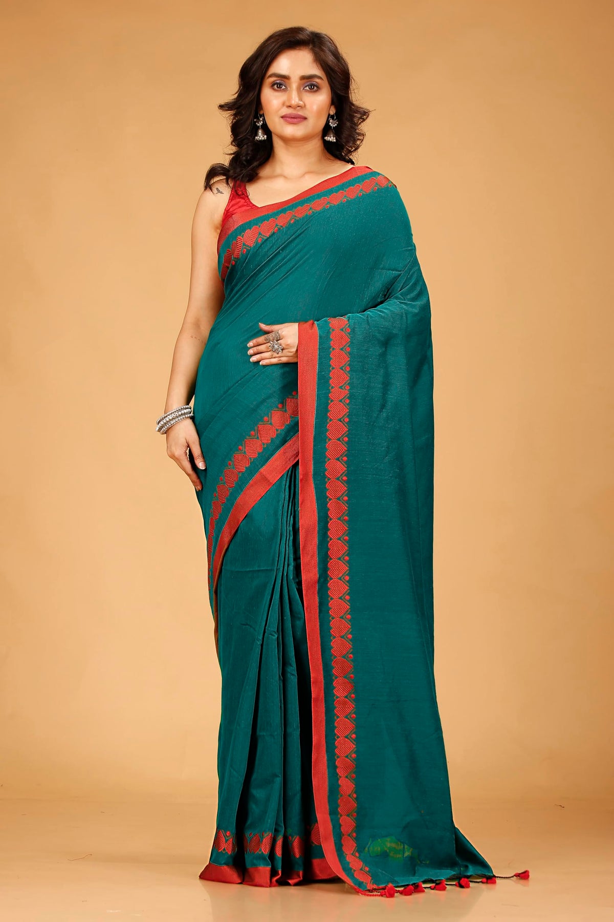 Vasthrlay Traditional Saree in Classic with refined handloom ethnic appeal